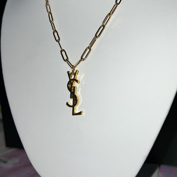 1408. Elegant YSL zipper pull / charm on a 18k gold plated necklace. - Picture 3 of 5